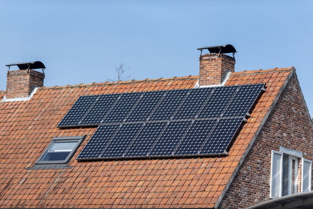 Thousands of solar panels in Flanders cut out on sunny days due to overvoltage