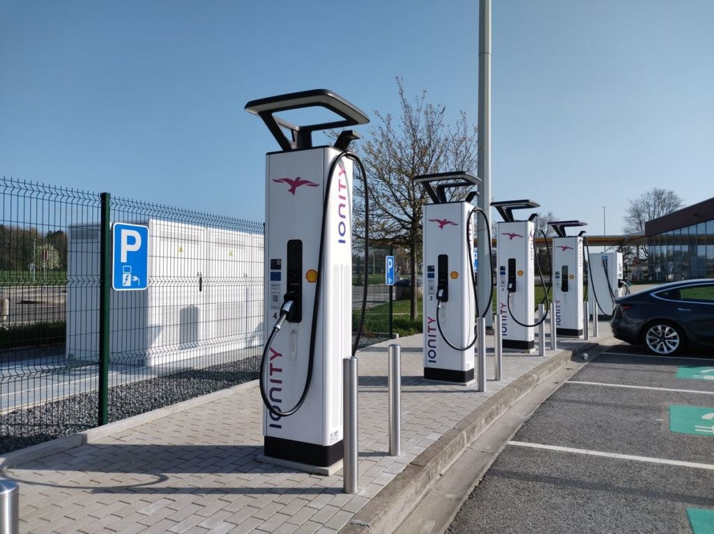 Ultra-fast charging stations for electric vehicles to be installed across Flanders