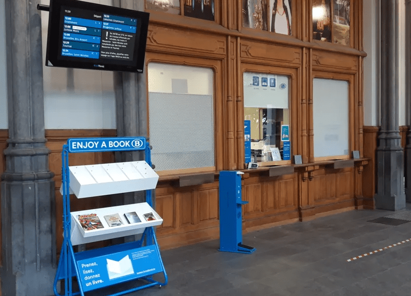 Publishing house donates over 1,000 books for SNCB’s little libraries