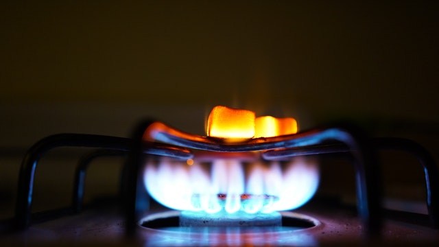 European natural gas prices fall again