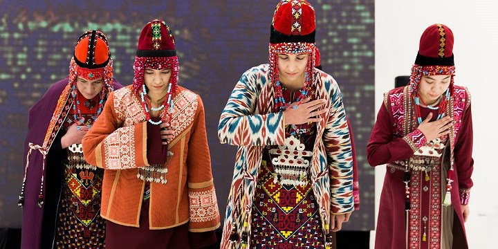 Uzbekistan's fashion and national traditions