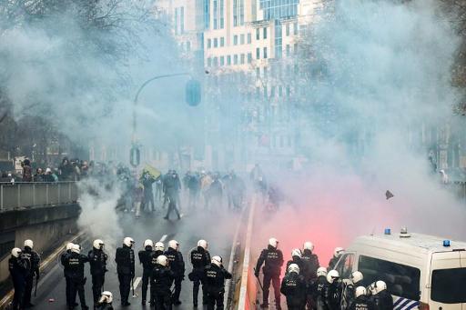 Water cannons and tear gas deployed at Brussels march