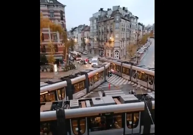 Video of three trams at standstill on Brussels intersection goes viral