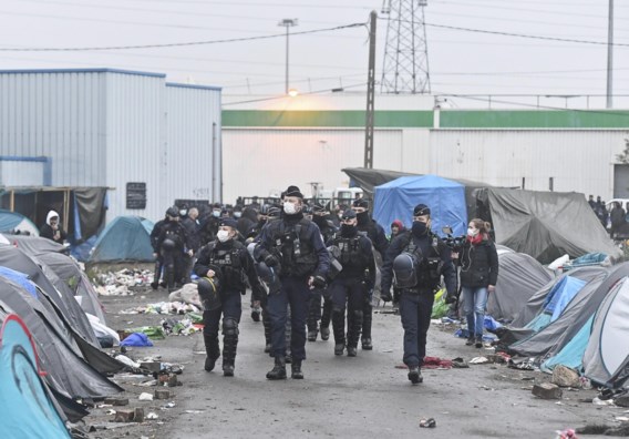 France dismantles large migrant camp near Belgian border