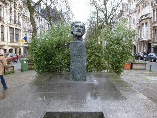 Hidden Belgium: The Julio Cortázar monument