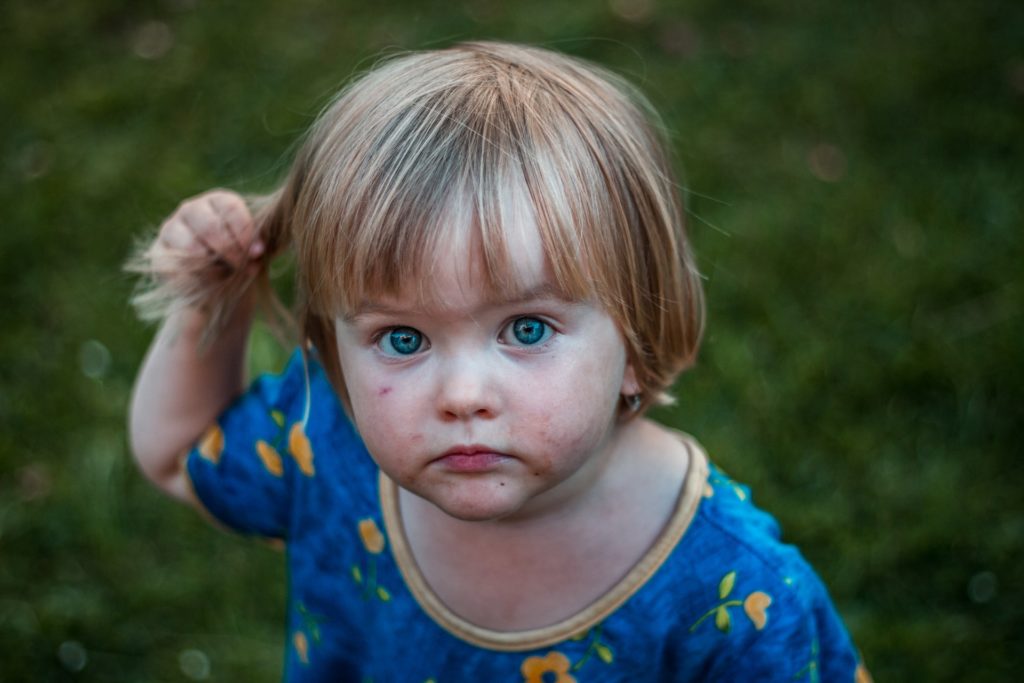 Test-Achats: More than 260 pollutants found in children’s hair