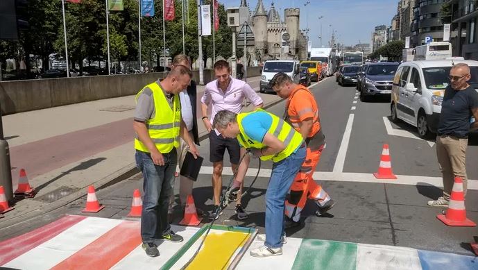 Every Flemish municipality can get a rainbow pedestrian crossing