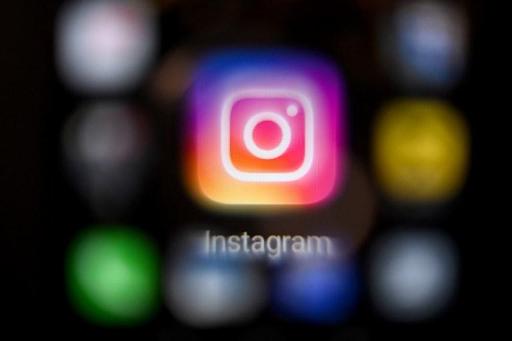 Russia bans Instagram and Facebook for 'extremism'