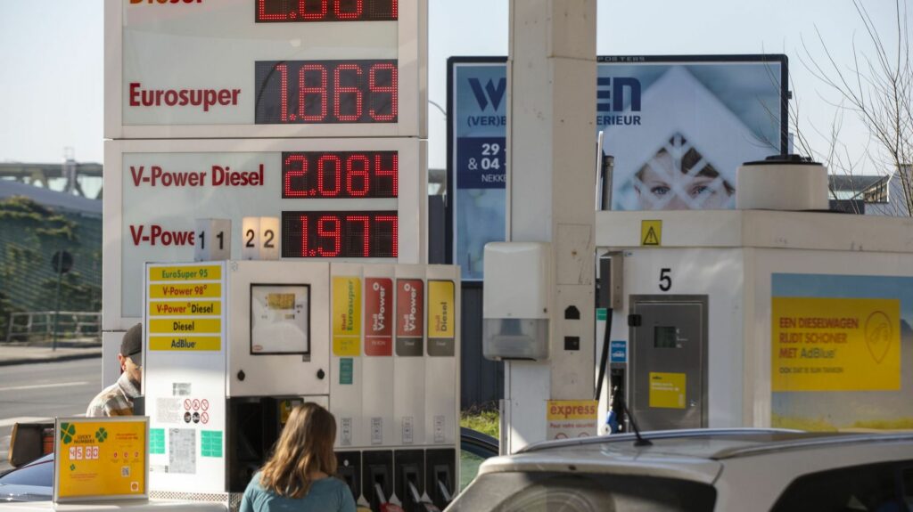 Petrol stations need to post average fuel prices per 100 km