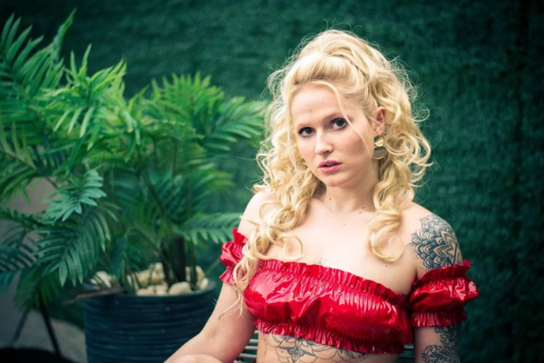 From queefs to body image: Flemish escort banned for discussing sex on TikTok