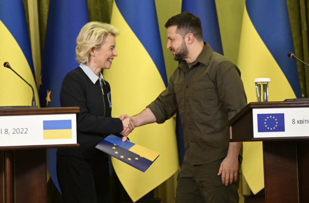 'Path to EU begins': Ukraine handed membership application form