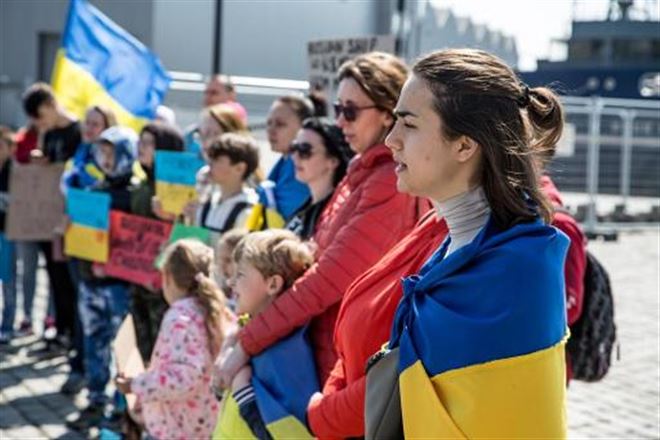 Ukrainians and climate activists denounce Russian fuel imports into Belgium