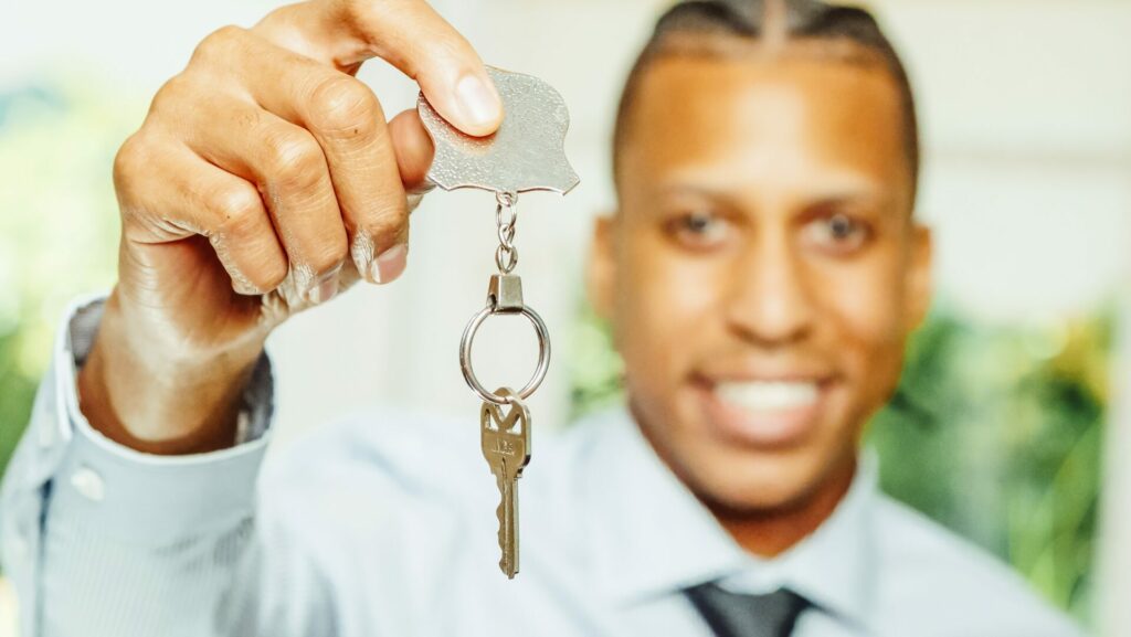 As property prices soar, more Belgians become estate agents