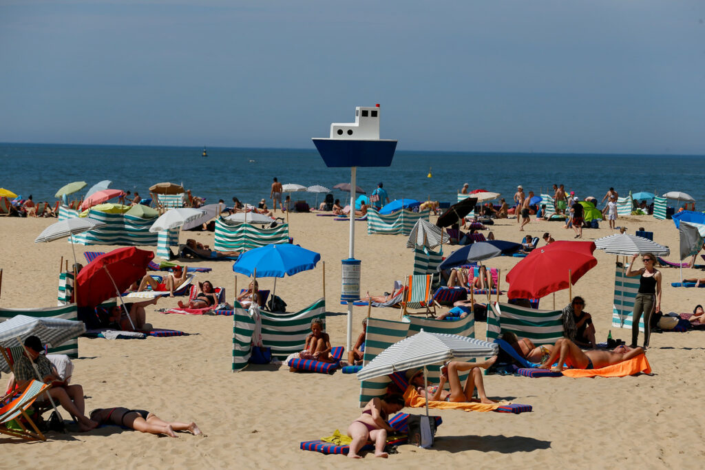 Belgian coast prepares for large crowds with a 'busyness barometer'