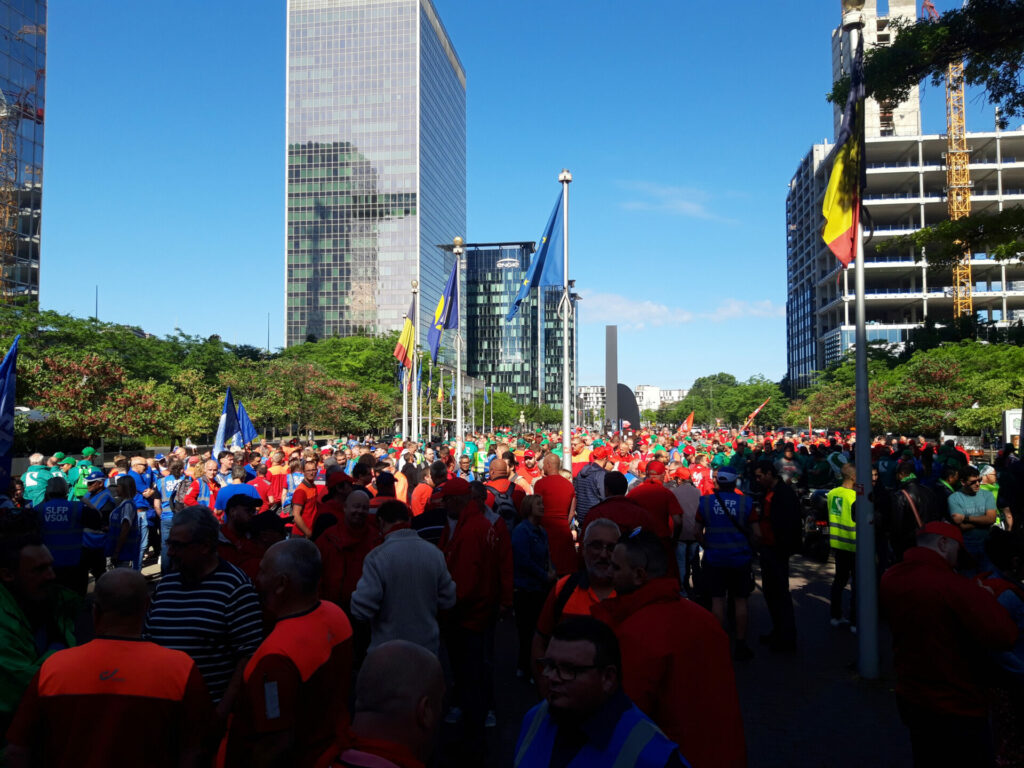 Hundreds of Bpost workers demonstrate in Brussels on Tuesday