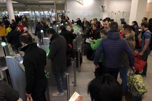 Technical woes cause long waiting lines at Brussels Airport