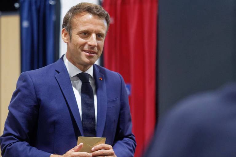 French Legislative Elections: Macron coalition narrowly wins first round