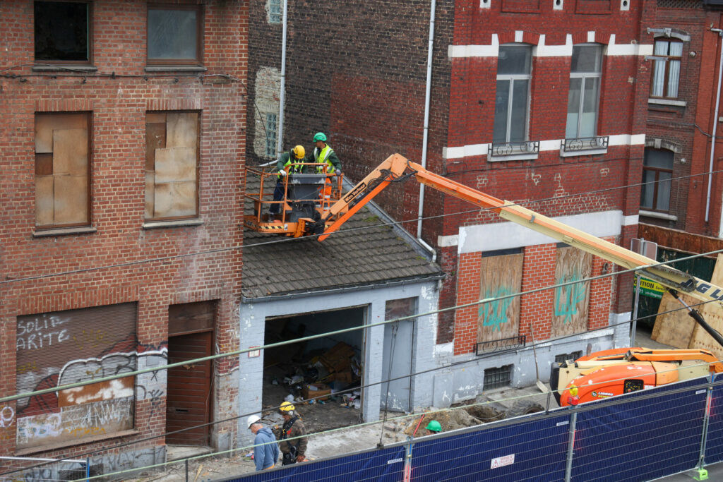 Demolition of Dutroux's 'house of horror' commences