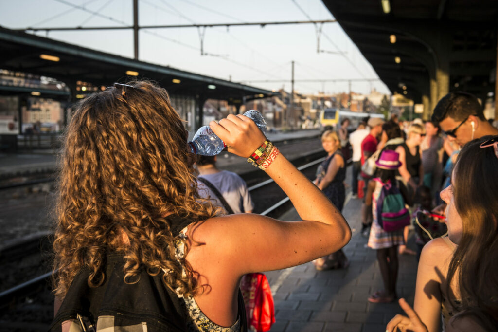 Heatwave: Brussels residents rush to the coast to keep cool