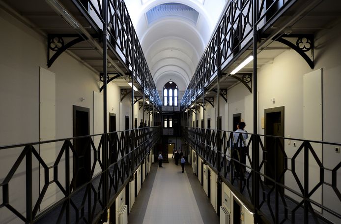 How does overcrowding in Belgian prisons damage rehabilitation?