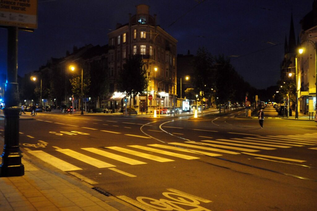 Brussels creates 'smart' lighting in public spaces to 'follow' cyclists on path