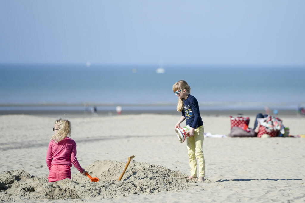 How to prevent losing your child at busy holiday destinations
