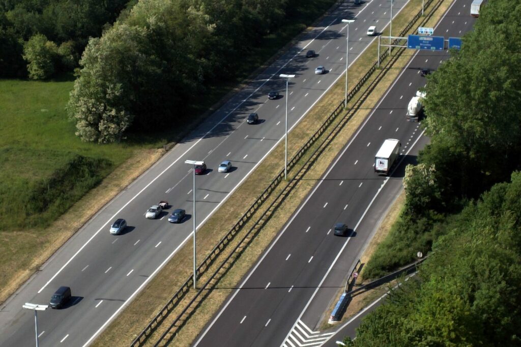Cars caught speeding on Belgian motorways at 129km/h will always be fined from end of August