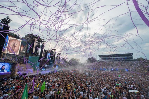 Thousands of festivalgoers flock to Tomorrowland