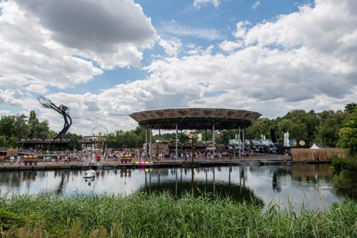 Tomorrowland Festival gets off to a "pleasant" start