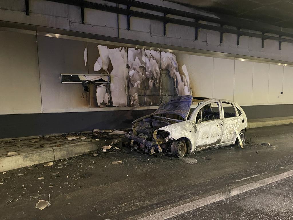 Vehicle on fire in the Annie Cordy Tunnel on Monday night