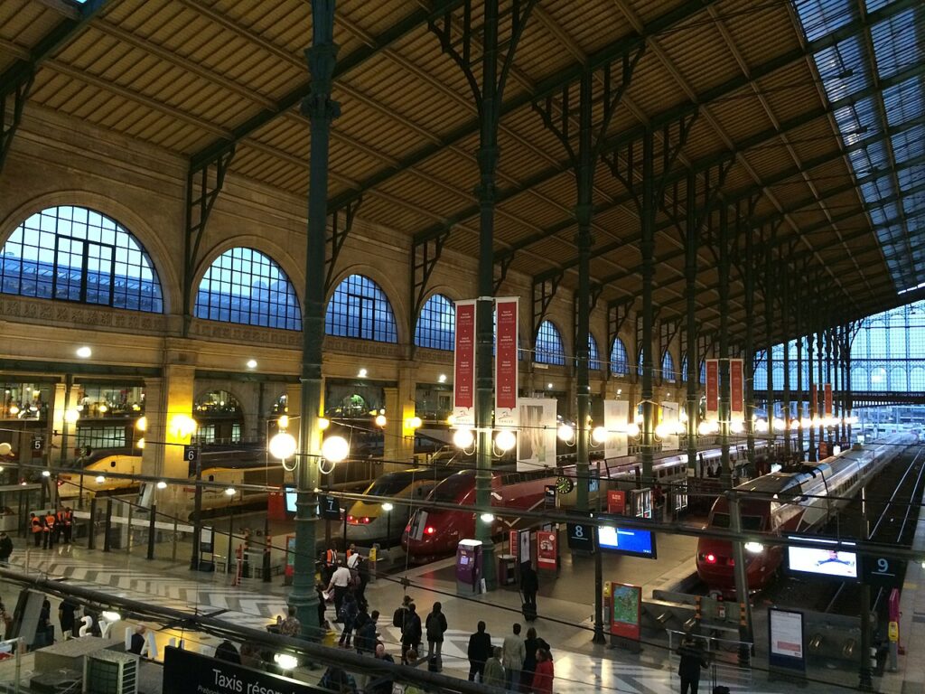 French trains cancelled and delayed due to strikes