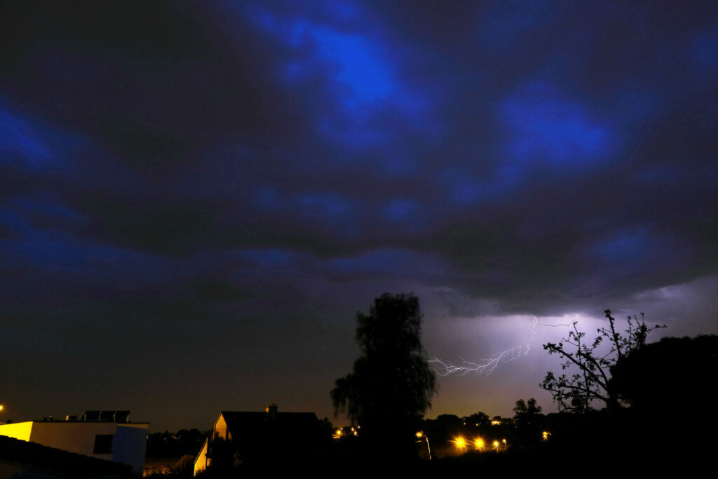 Weekend weather: Hot temperatures, high humidity and thunderstorms