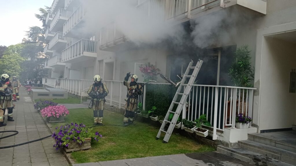 Fire in Avenue Churchill: 80-year-old woman suffers burns to face and arms
