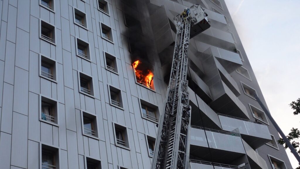 Nine people injured in Anderlecht apartment building fire