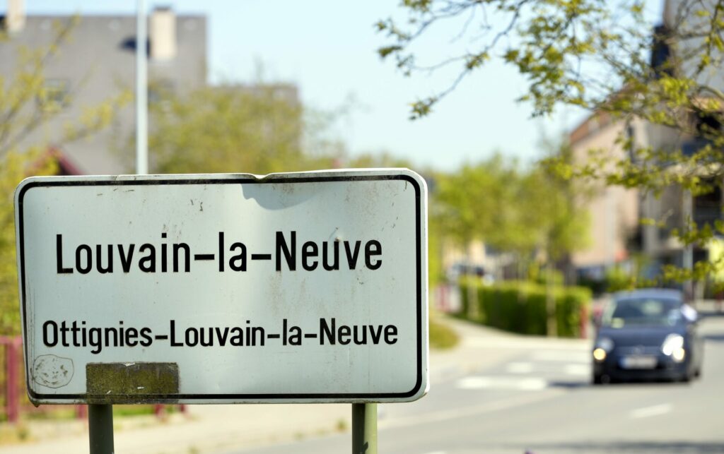 Man rescued from crane after night out in Louvain-La-Neuve