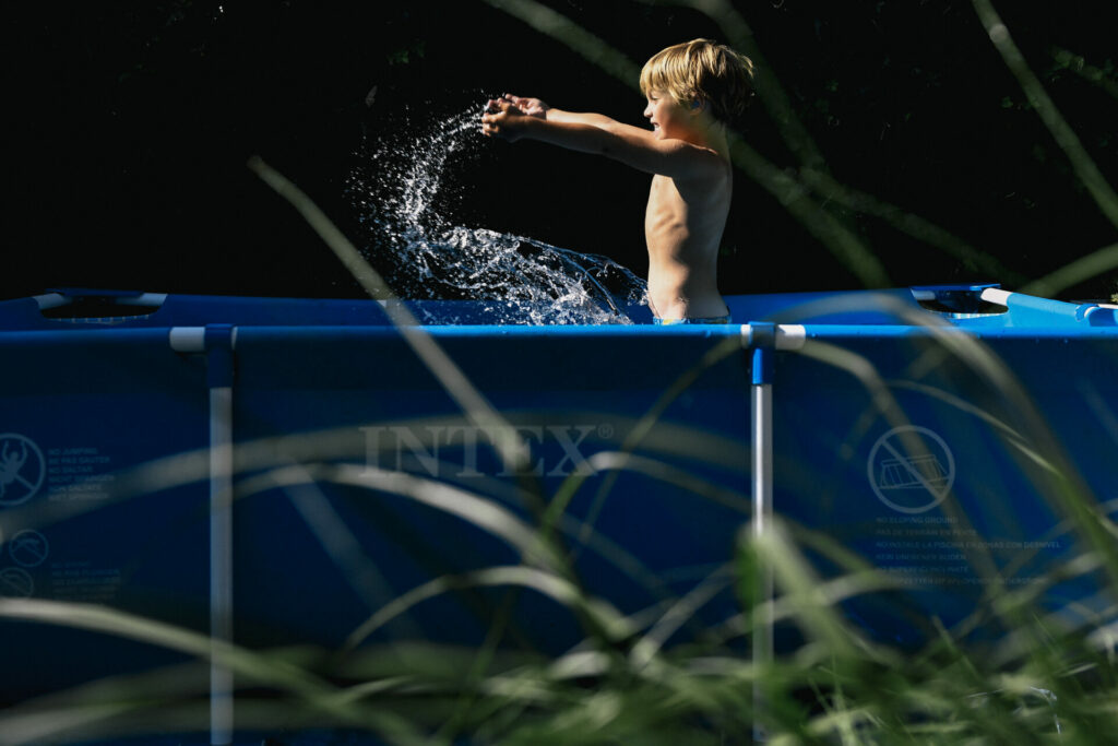 Water for pools or jacuzzis should cost 'significantly more', Antwerp governor says