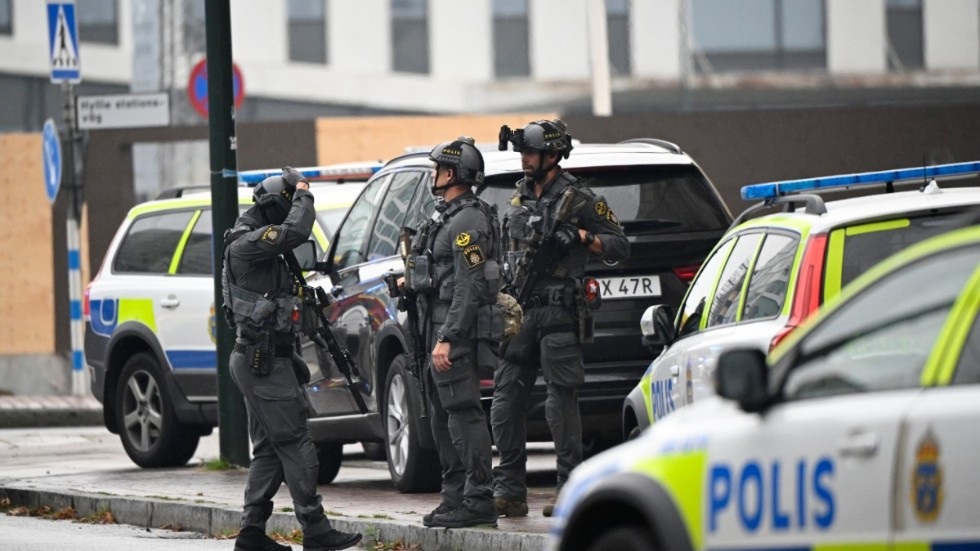 Sweden: One person dead, one injured following shooting incident at a shopping mall