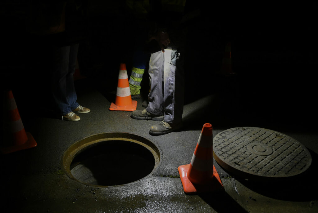 Man dies trying to retrieve phone from sewer in East Flanders