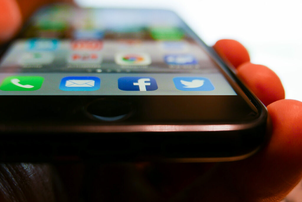 Global internet habits: Phone usage and social media still most popular