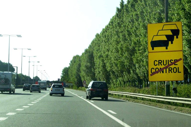 Cruise control prohibition sign disappears from Belgian roads