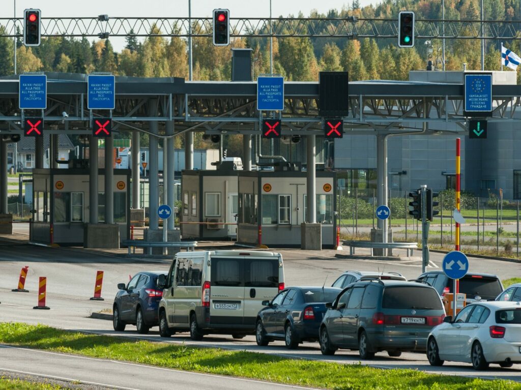 Finland considers eastern fence after thousands of Russians cross border