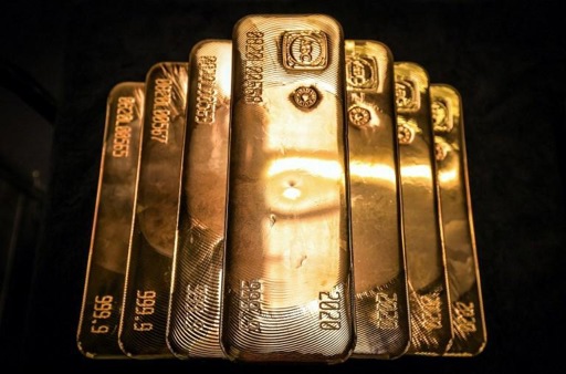 Gold price sinks to its lowest level since April 2020