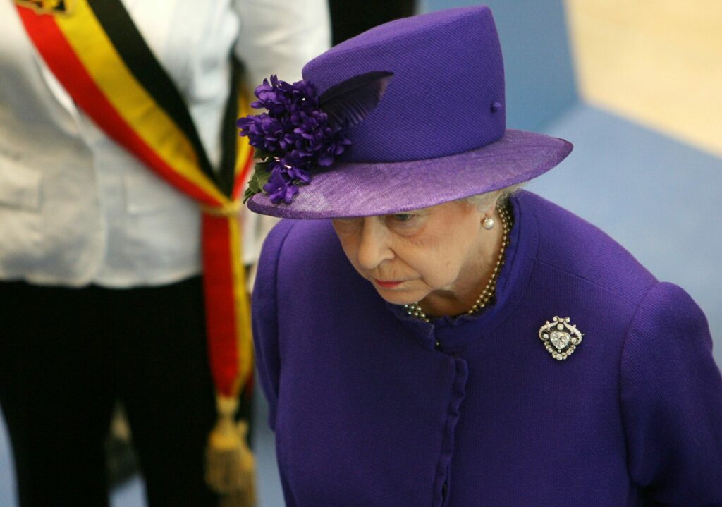 Operation 'Unicorn': What happens when the Queen dies?