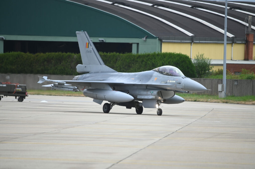 F-16 carries out emergency landing at Brussels Airport after being struck by lightning