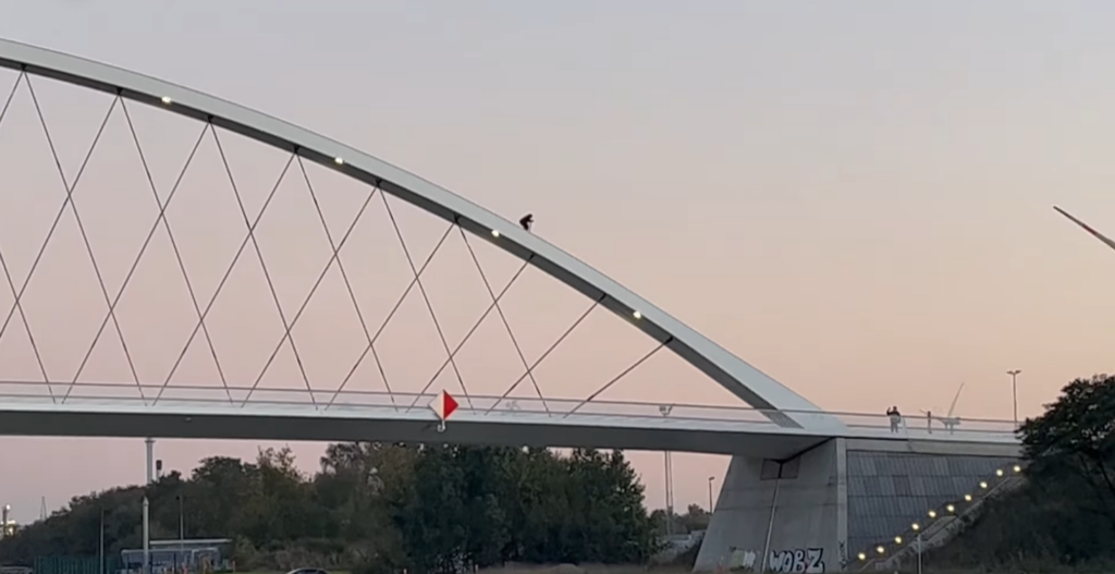 'Extremely dangerous': Person rides scooter from bridge arch over canal in Flanders