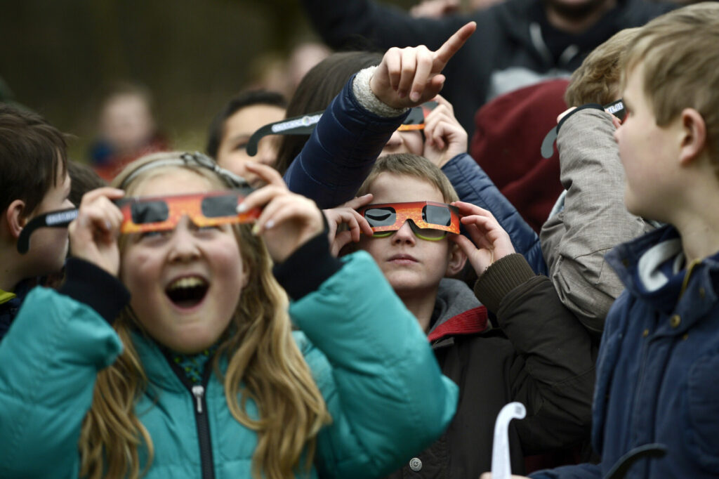 Eclipse next week: Belgians urged to buy glasses before stocks run out