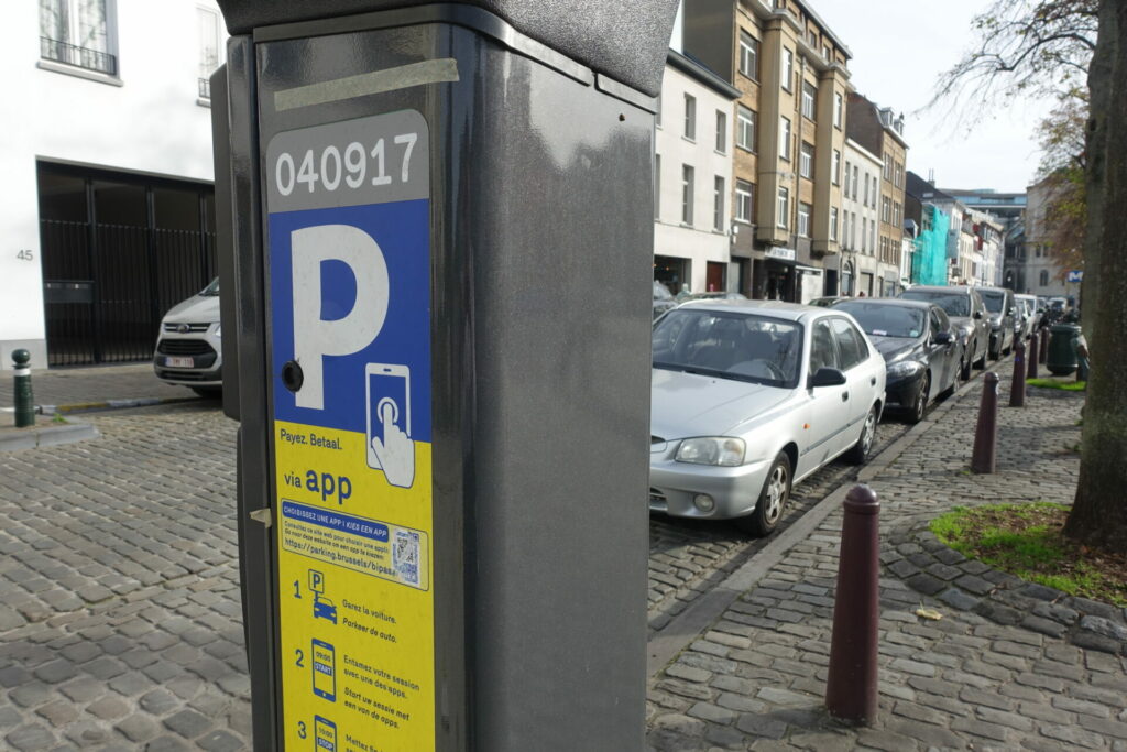 Parking officers resume checks on cars with foreign number plates in Brussels
