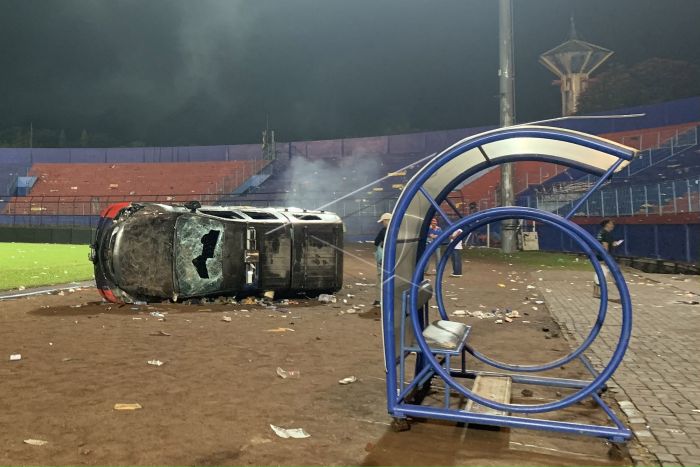 125 dead in Indonesian football crush