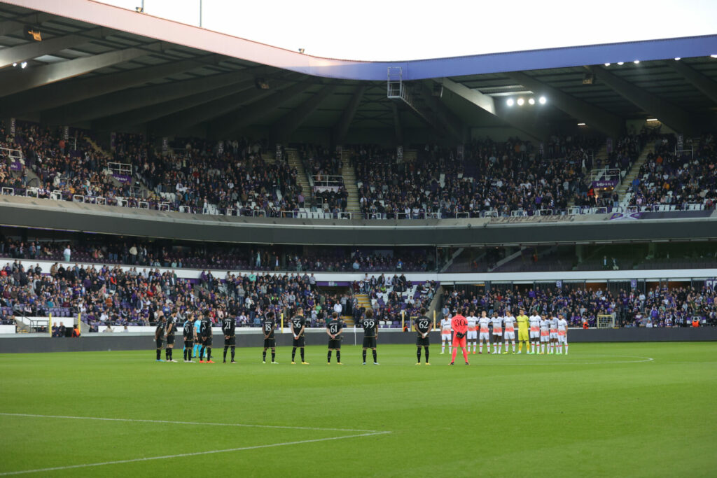 Anderlecht sacks Mazzù after Standard match ends in chaos