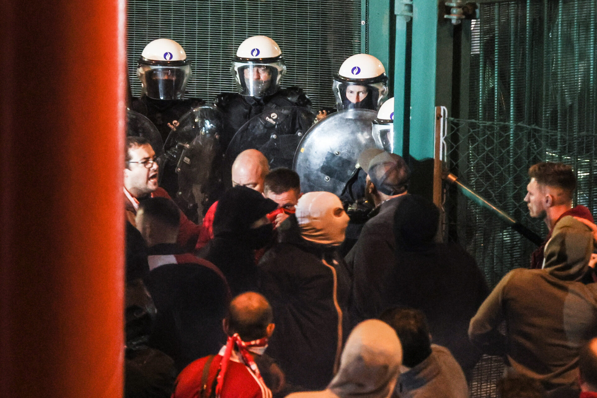 Standard Liege v Anderlecht abandoned because of flares & smoke